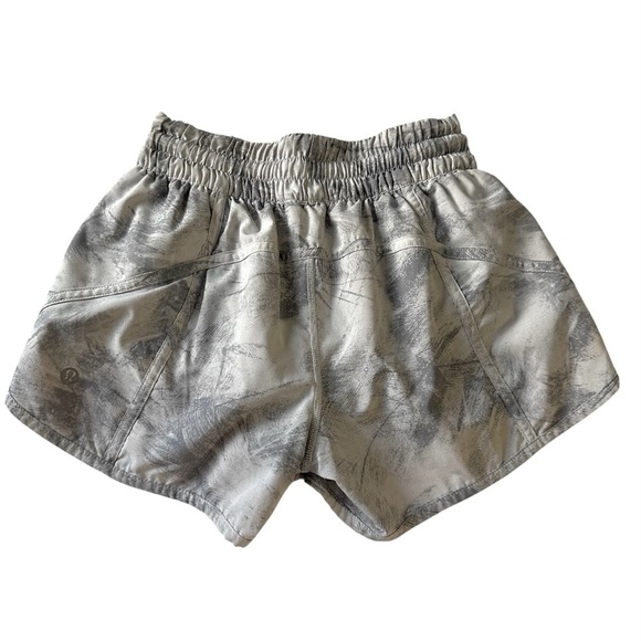 Lululemon Tracker Short V (4") SZ 4 - Picture 4 of 6